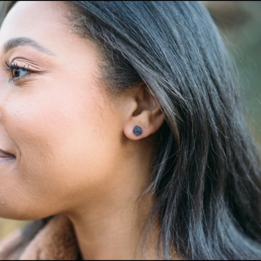 🆕 New Raw Alexandrite Crystal Stud Gemstone Earrings - Picture 7 of 8